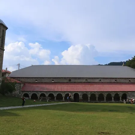 بيت ضيافة Chotos 3*